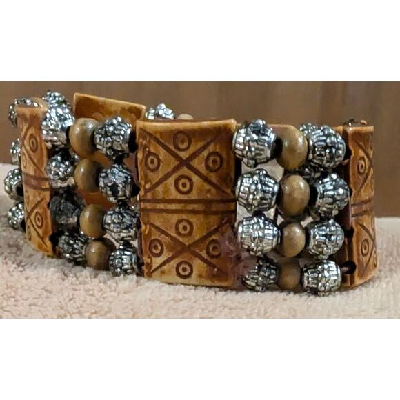 BUNDLE ONLY Vintage Beads Beaded Bracelet Stretch & Free Carved Looking One - Picture 6 of 7